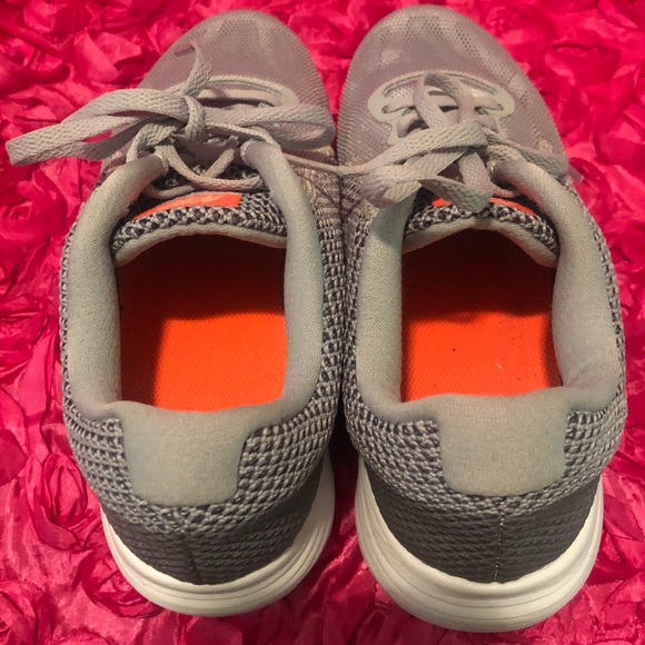 NIKE WOMENS REVOLUTION 3 RUNNING SHOE - Picture 6 of 7